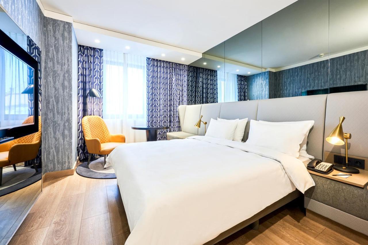 Radisson Blu Hotel, Kyiv City Centre Exterior photo