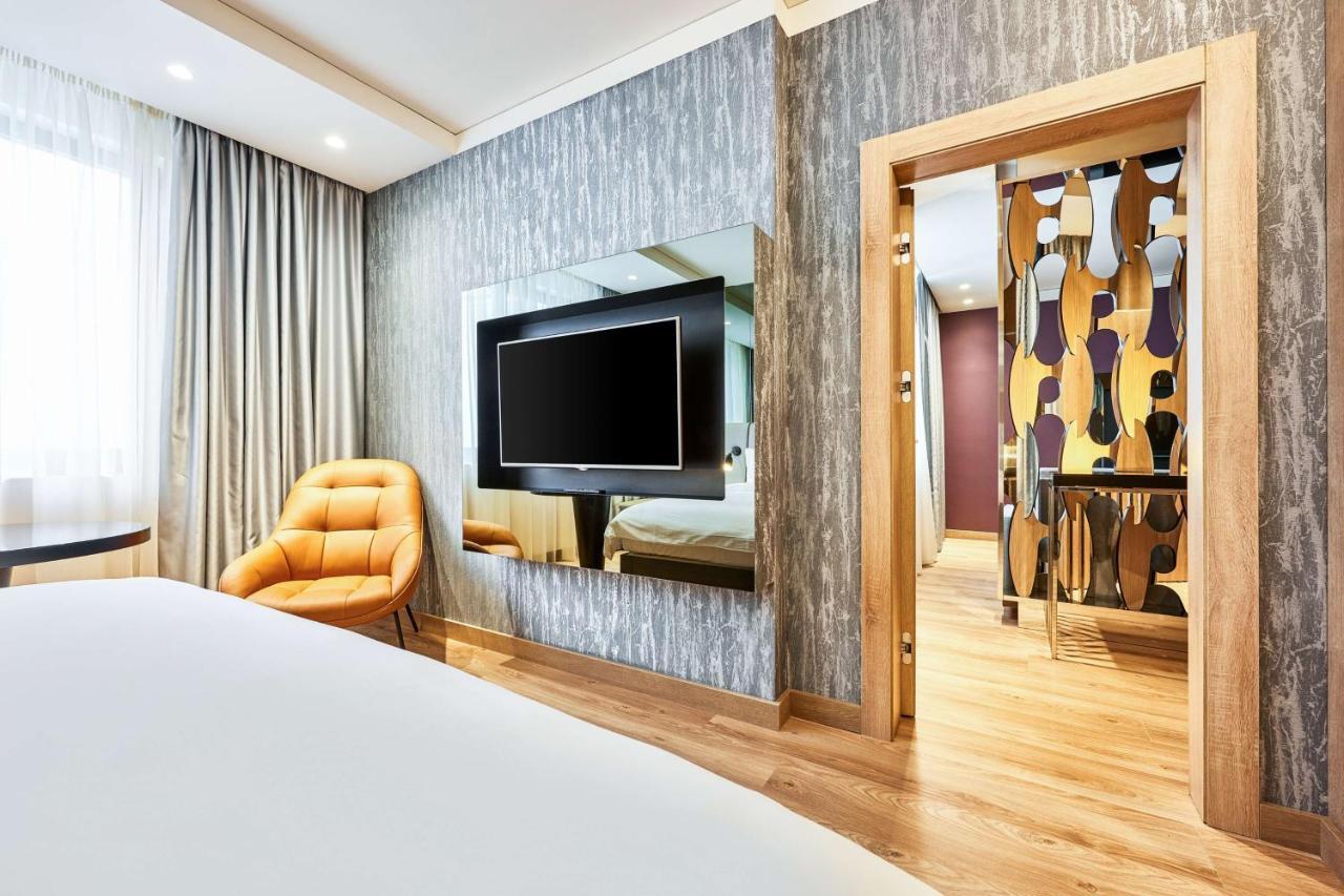 Radisson Blu Hotel, Kyiv City Centre Exterior photo